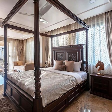 Stayvista'S Lake La Vie - Tranquil Lake-View Villa Amidst Farmland With Pool And Poolside Gazebo - Proximity To Sula Nashik Bagian luar foto