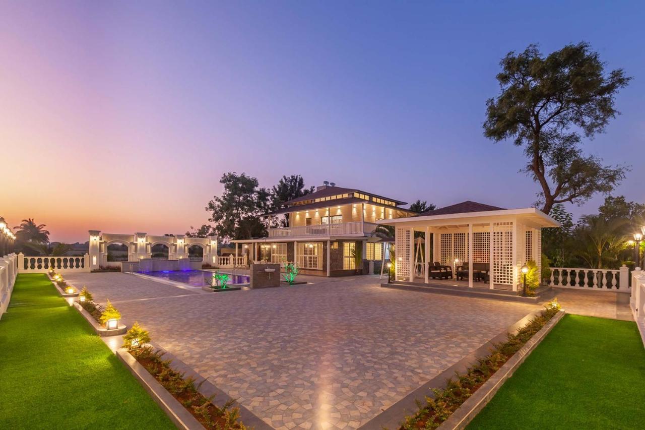 Stayvista'S Lake La Vie - Tranquil Lake-View Villa Amidst Farmland With Pool And Poolside Gazebo - Proximity To Sula Nashik Bagian luar foto