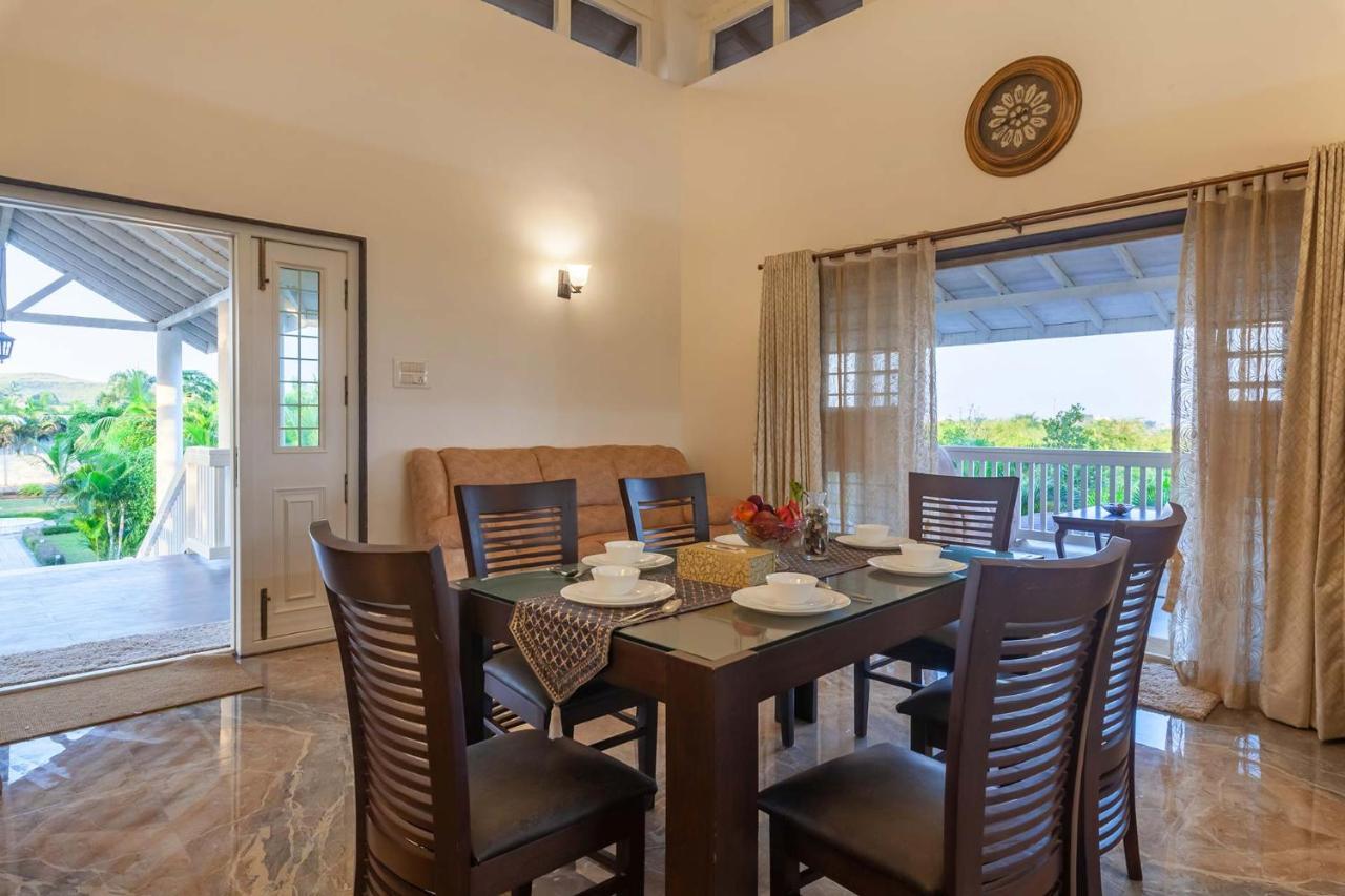Stayvista'S Lake La Vie - Tranquil Lake-View Villa Amidst Farmland With Pool And Poolside Gazebo - Proximity To Sula Nashik Bagian luar foto