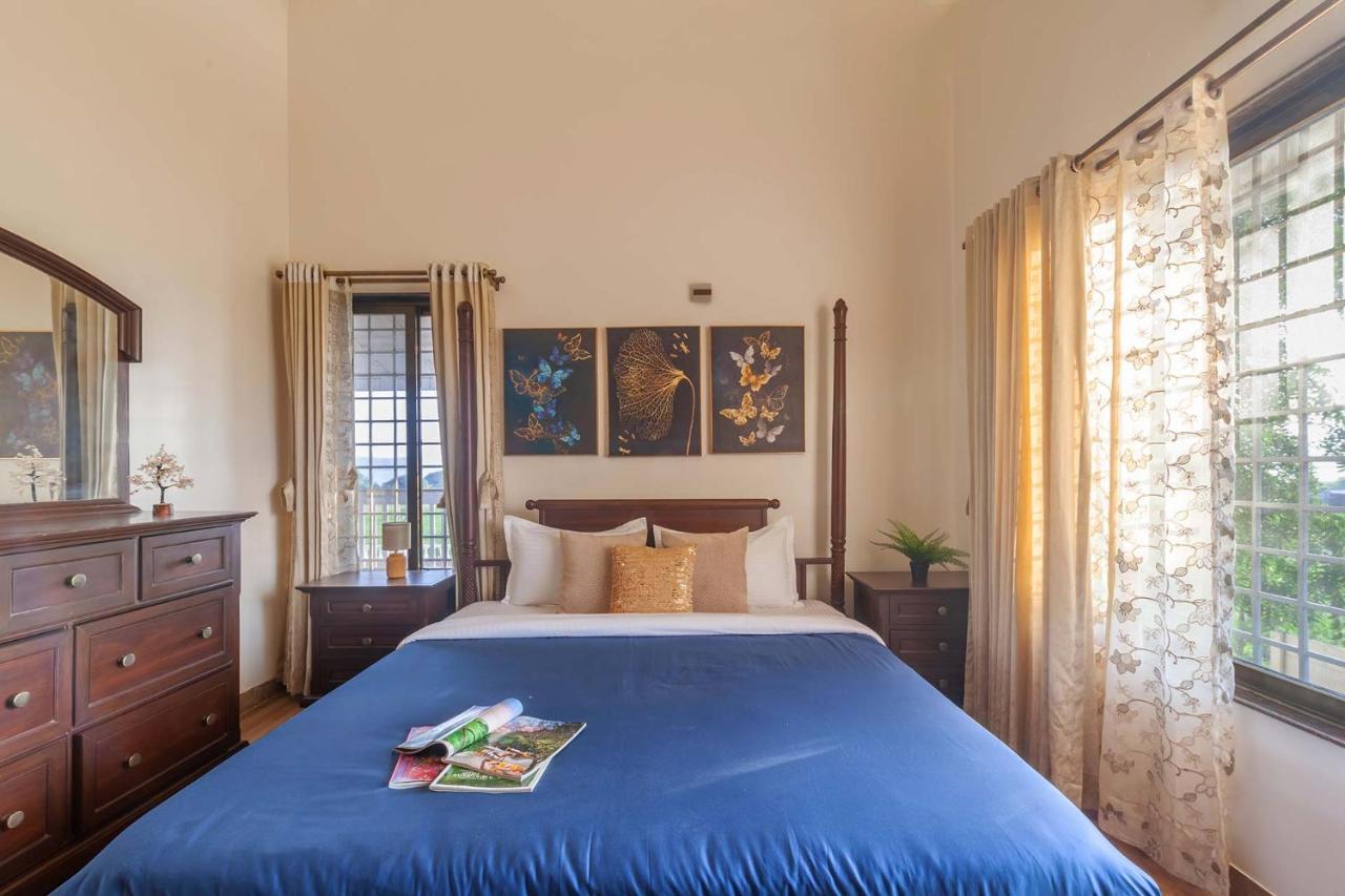 Stayvista'S Lake La Vie - Tranquil Lake-View Villa Amidst Farmland With Pool And Poolside Gazebo - Proximity To Sula Nashik Bagian luar foto